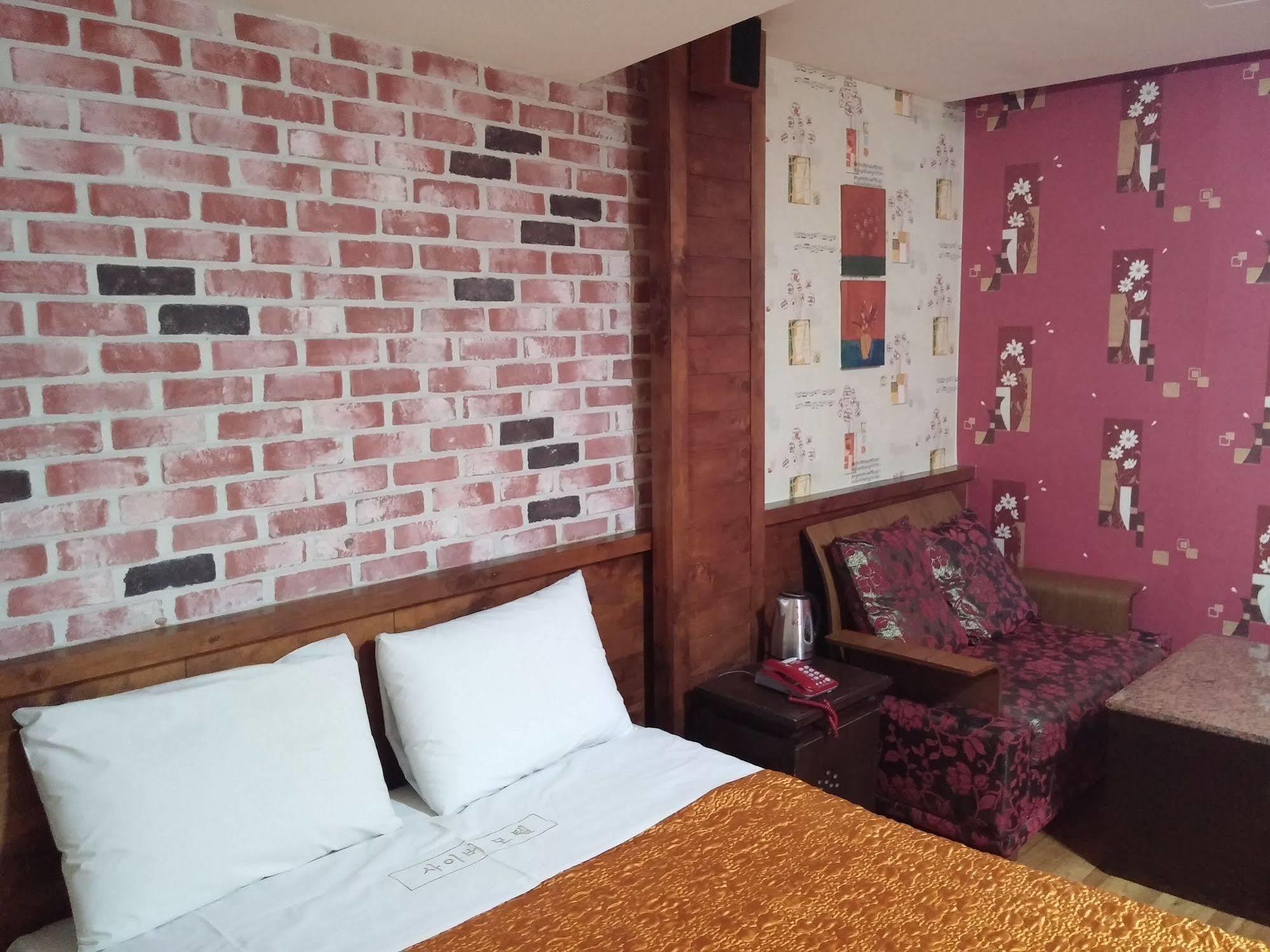 Cyber Motel Gunsan Exterior foto